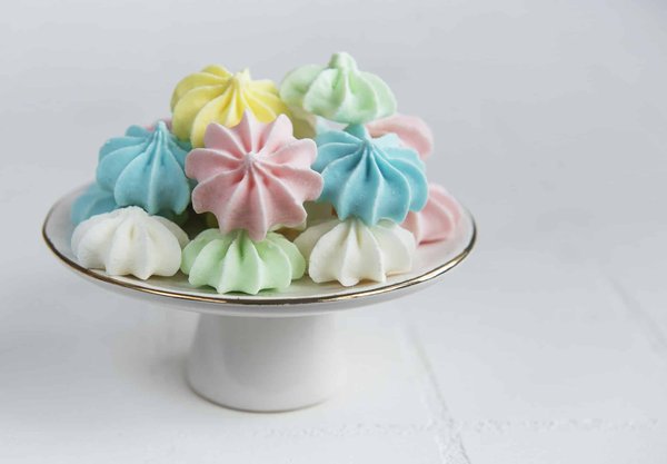 Quelle est la recette pour des meringues croquantes à l'extérieur et fondantes à l'intérieur ?